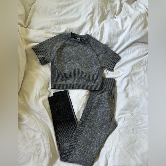 Gray workout set with leggings and crop tee. - Picture 2 of 6